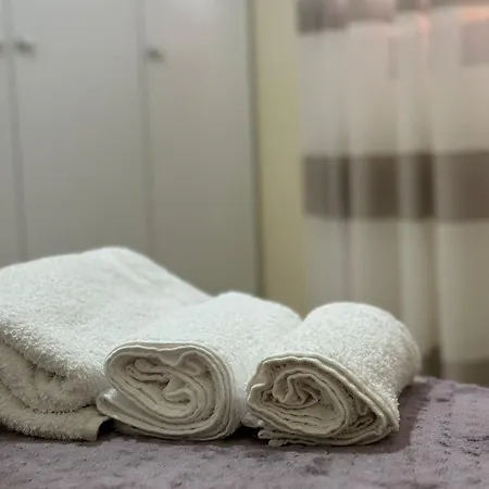 公寓 With Balcony *